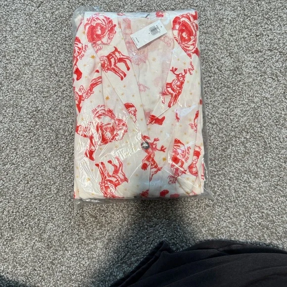 Old Navy Christmas Pajama Set - Picture 4 of 5